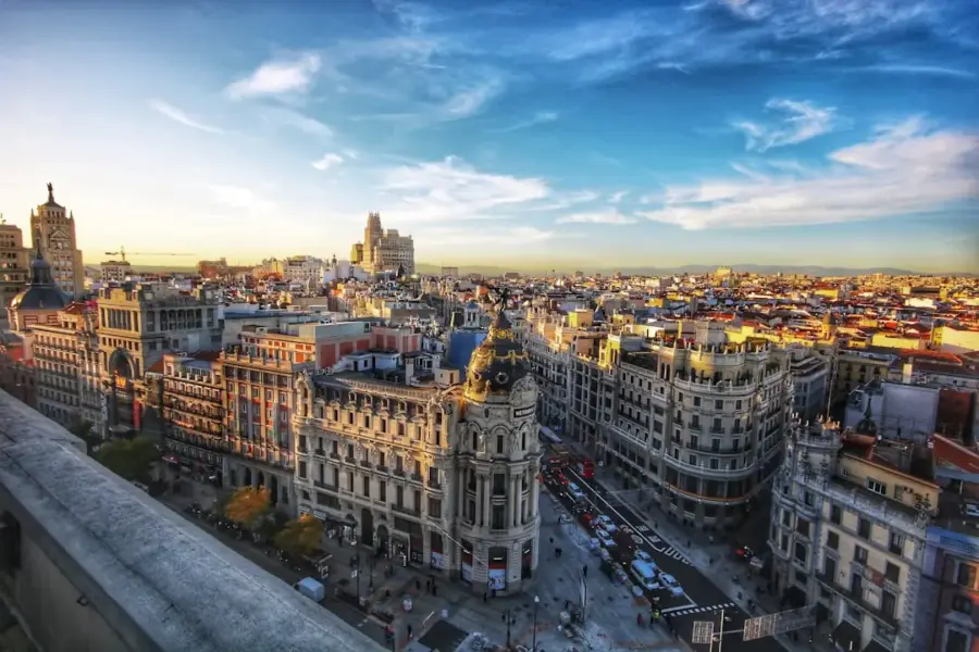 Cómo pasar de turista a estudiante en España: requisitos y trámites
