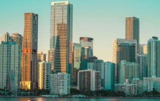 Trabajo Miami argentinos profesionales: sectores y estrategias