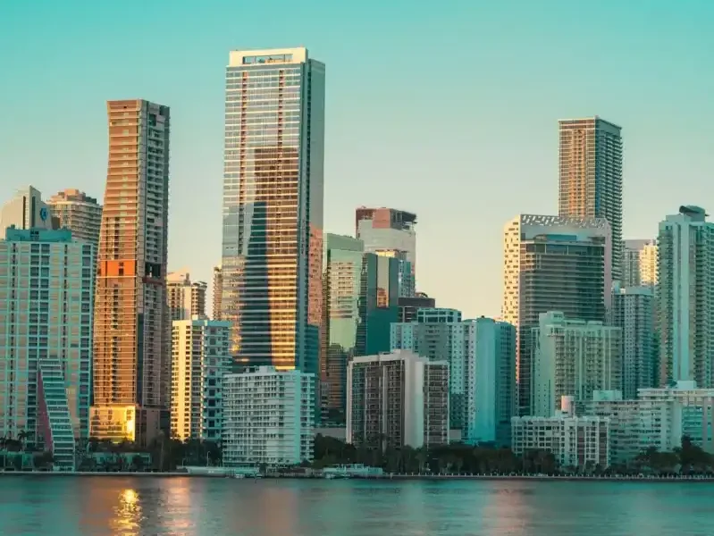 Trabajo en Miami para argentinos profesionales: guía real
