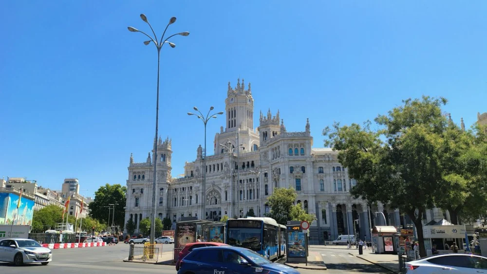Migrantes en España: consumen menos recursos sanitarios que los locales